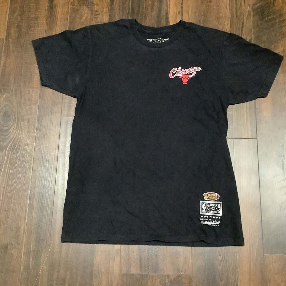 Mitchell & Ness Hardwood Classics Chicago Bulls 1998 NBA Finals Graphic T-Shirt